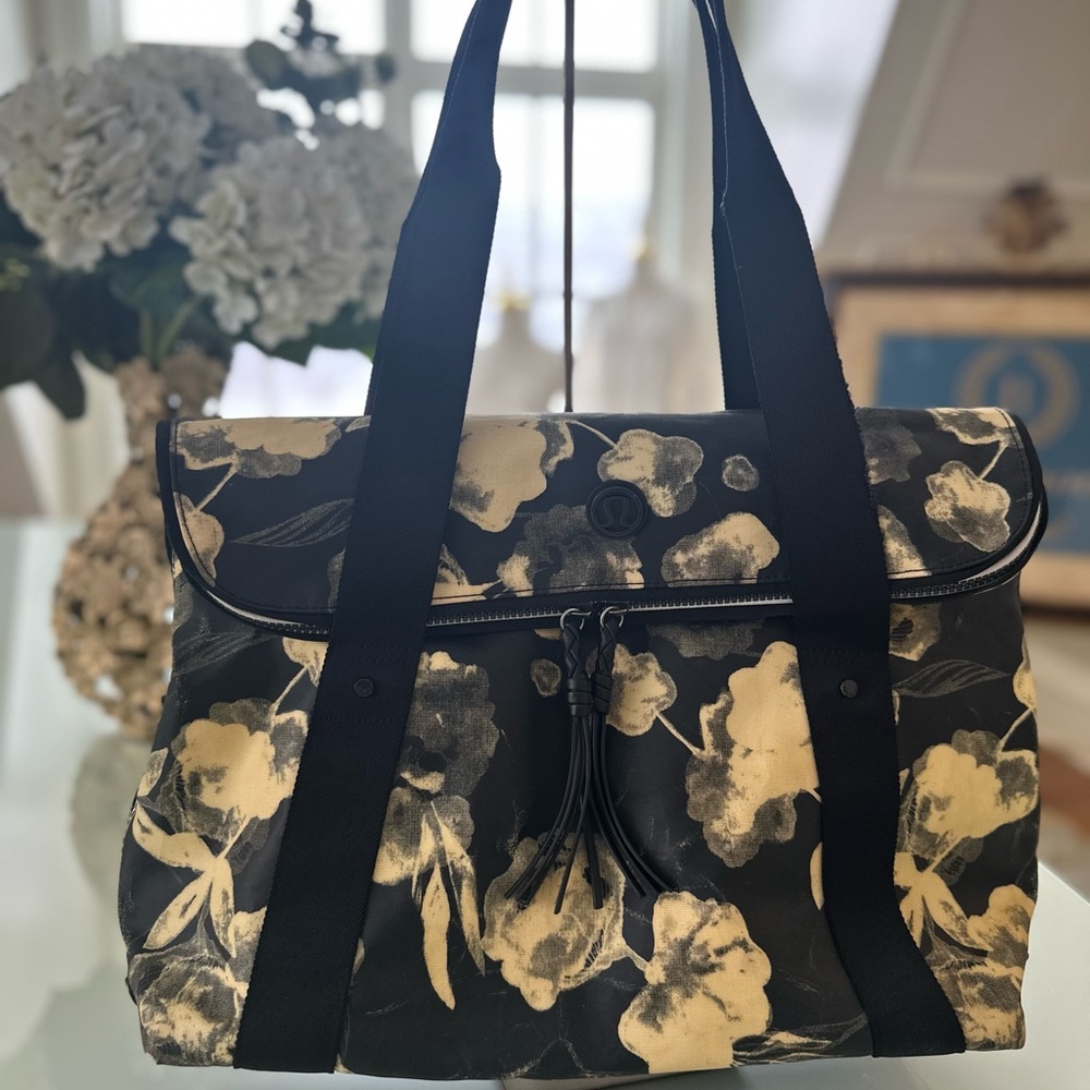 Lululemon Floral Black and Cream Gym  Bag